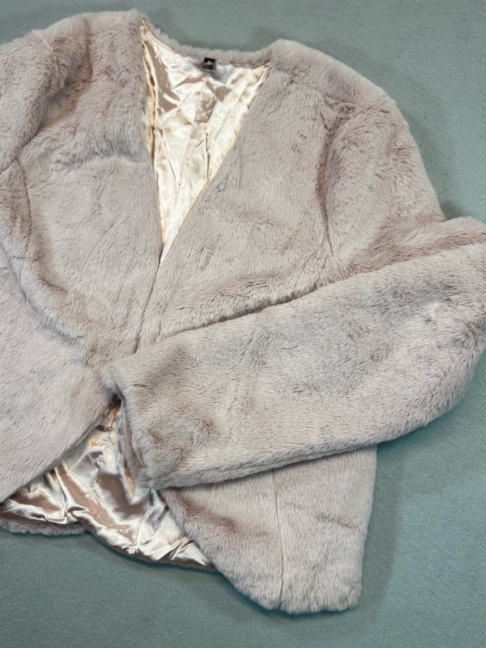 Women's Faux Fur Coat - Light Blush Pink - Picture 9 of 10